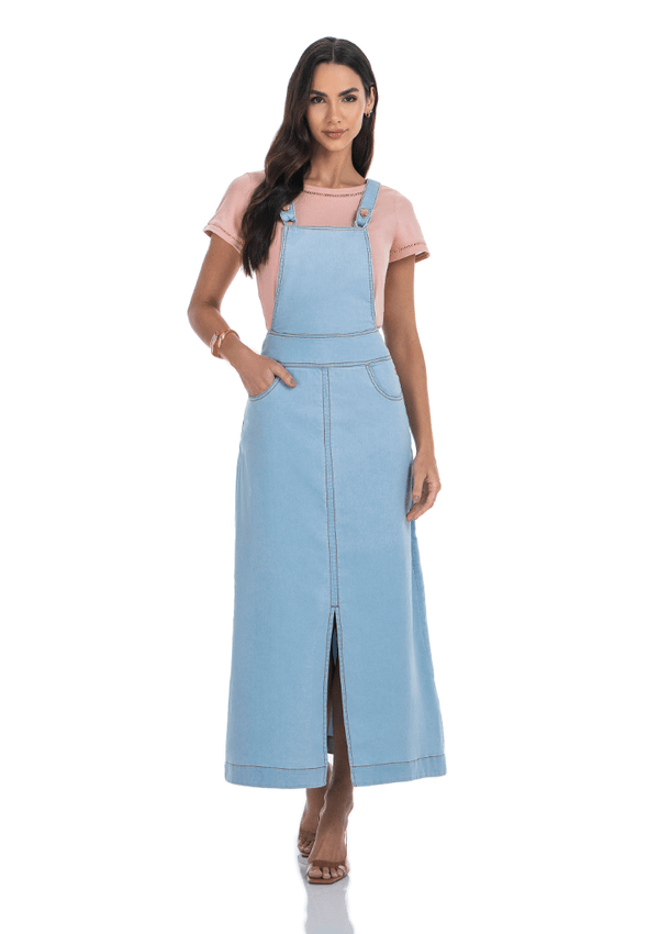 Jardineira Feminina Jeans Evasê Com Fenda Via Tolentino