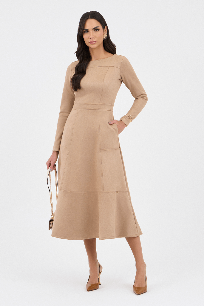 03 vestido marrom suede evase com recortes