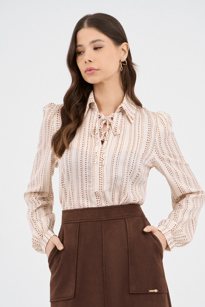 07 camisa estampada com amarracao no decote
