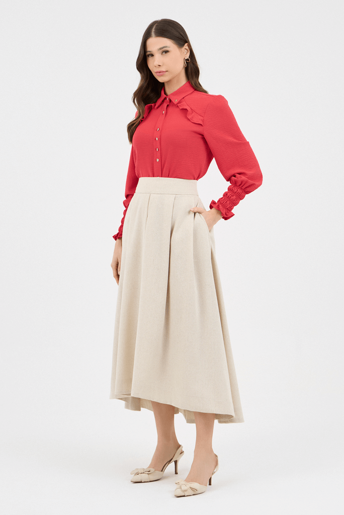03 blusa bege em malha com detalhe franzido e fivela