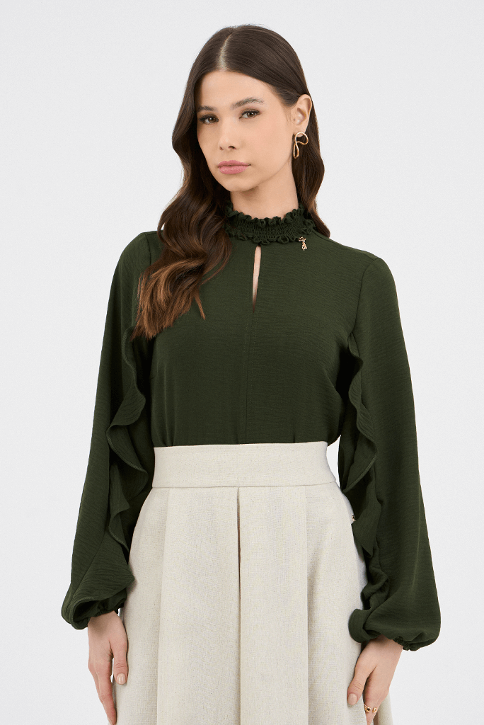 05 blusa verde militar plano com gola alta e babado