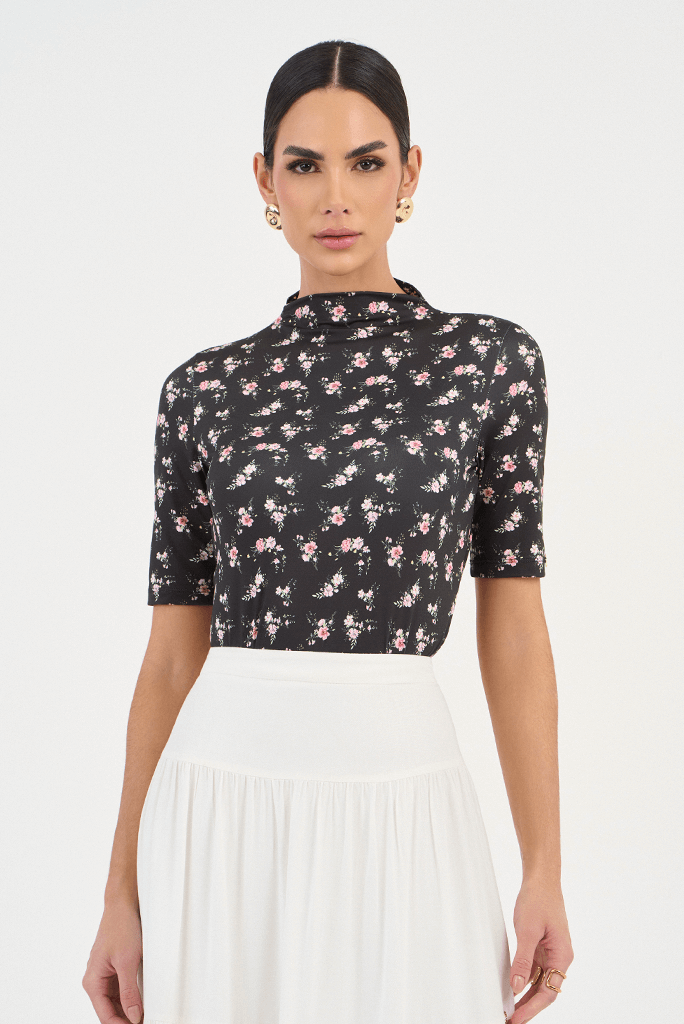 02 blusa preta malha estampada gola alta