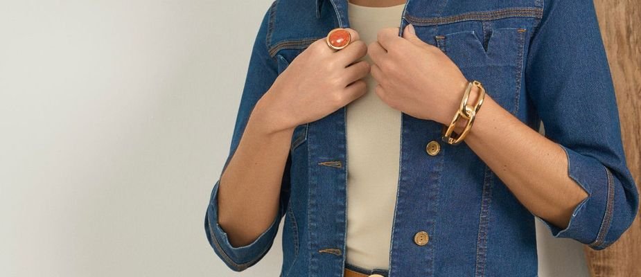 Como usar jaqueta jeans com vestido : A combinação que vai salvar seus looks